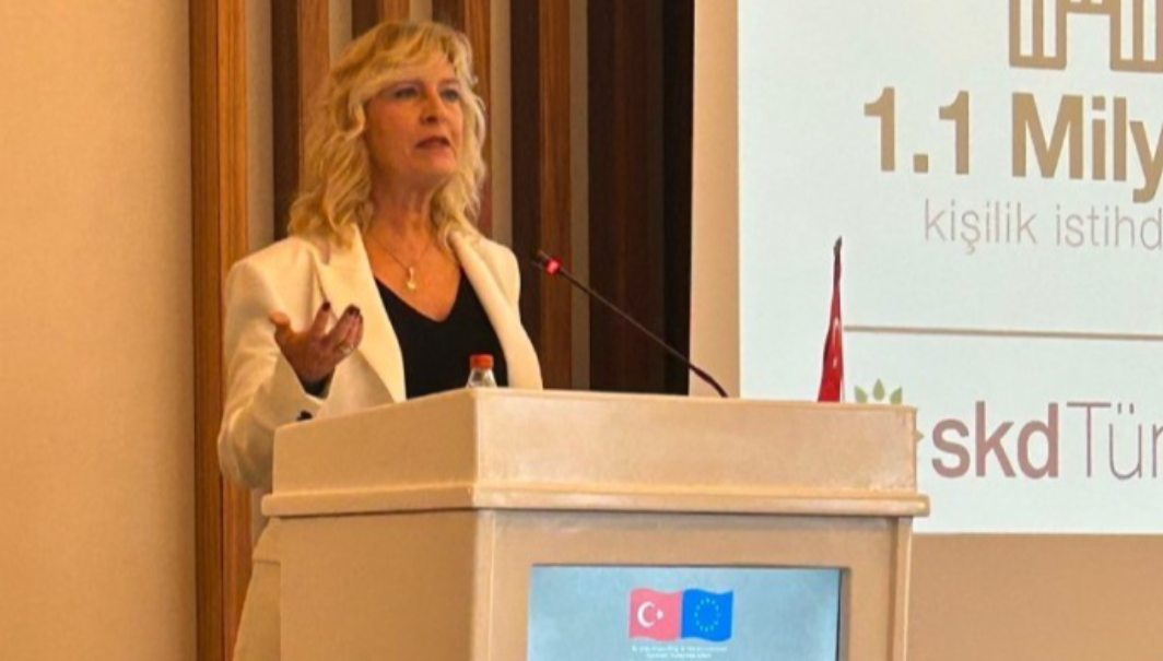 Konca Çalkıvik explained sustainable business models at the Circular Economy and Integrated Waste Management Training organized in Ankara within the scope of DEEP Project